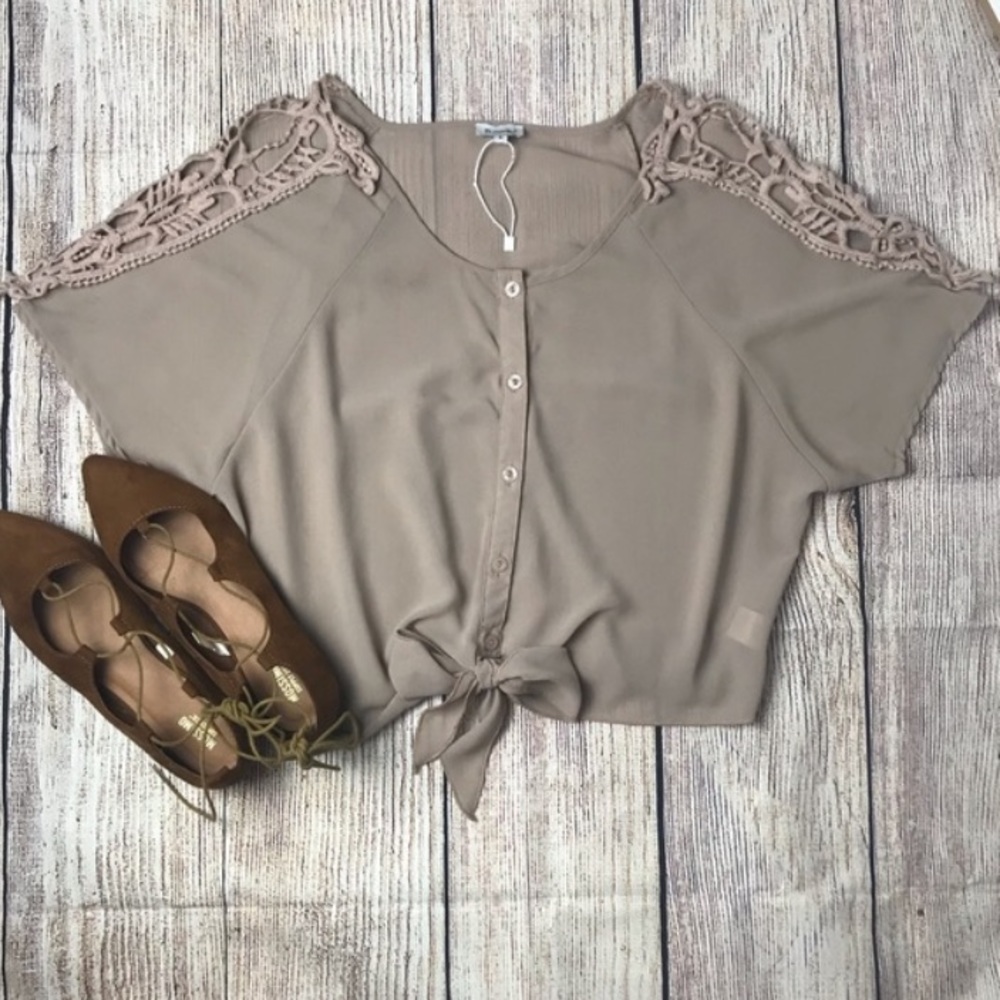 B_envied Cropped Tie-Front Powder Pink Blouse - Picture 7 of 7